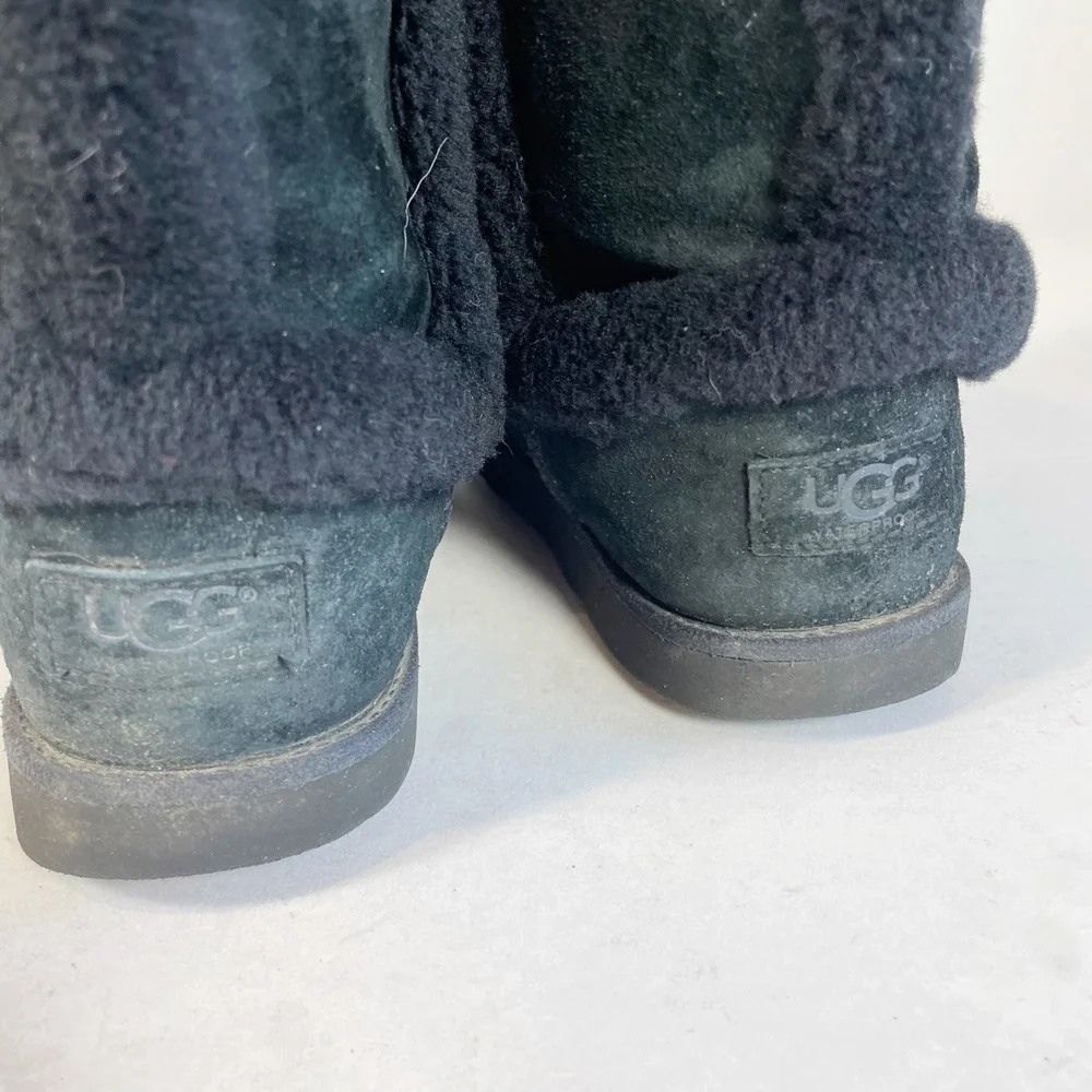UGG Hadley II Kids Waterproof Boots Black‎ Suede Sheepskin Size 4 Youth 1017332K